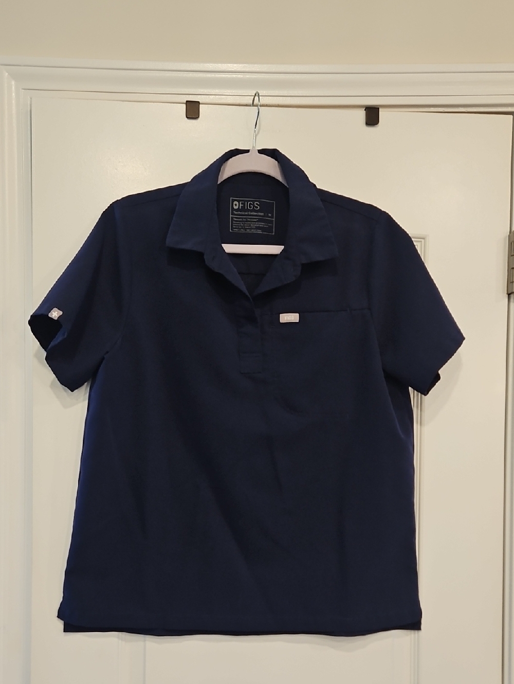Figs Scrub Top In Navy Size M